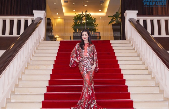 Giáng My lộng lẫy, kiêu sa trong đêm thơ nhạc gây quỹ vì biển đảo